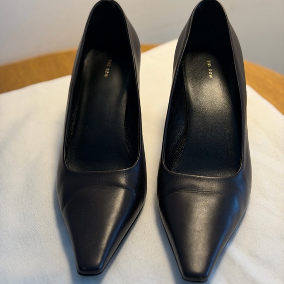 The Row Kitten Pump Cocoa SMOOTH CALFSKIN - Picture 5 of 9